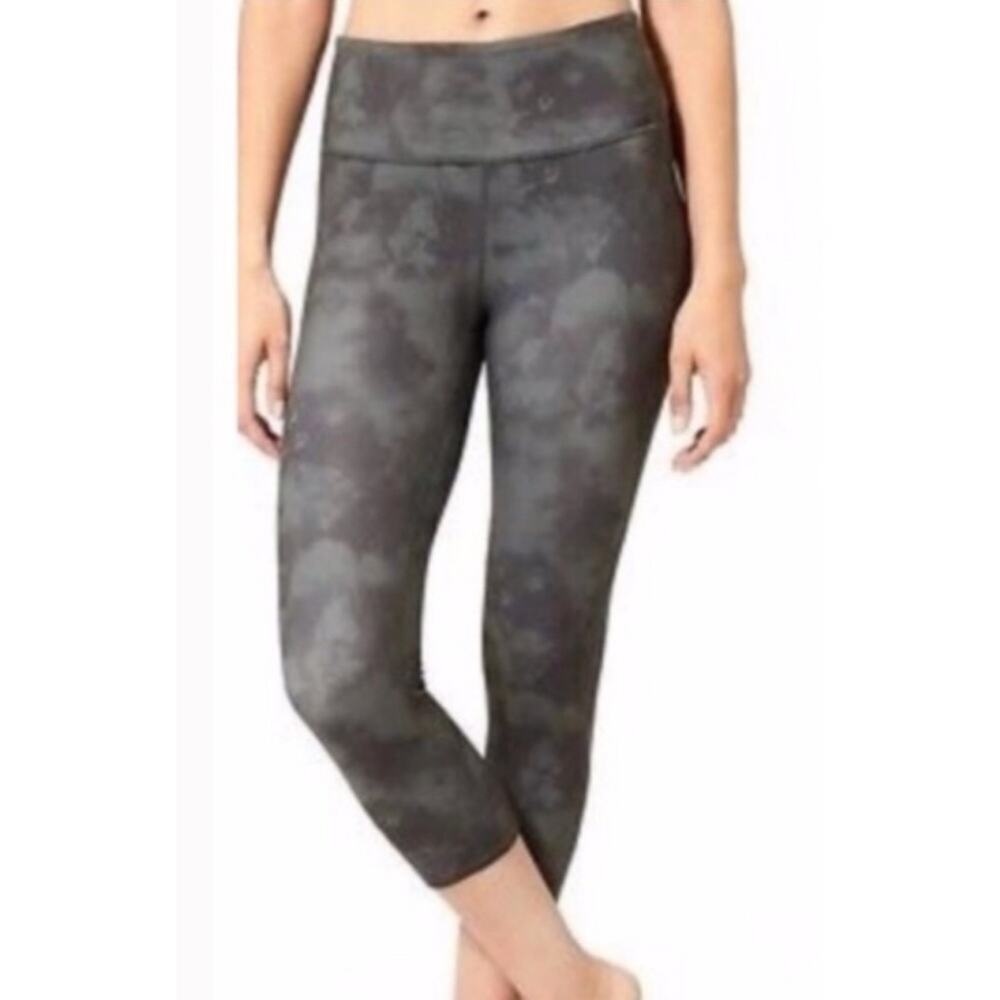 Athleta Chaturanga Tie Dye High Rise Cropped Yoga Capri Leggings